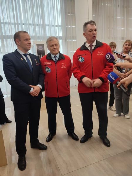 СОТРУДНИКИ ТФОМС ПЕНЗЕНСКОЙ ОБЛАСТИ ВСТРЕТИЛИСЬ С ПОКОРИТЕЛЯМИ КОСМОСА